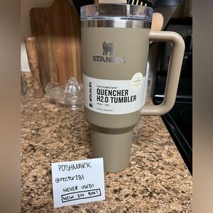 Basic Brown Hearth & Hand Stanley